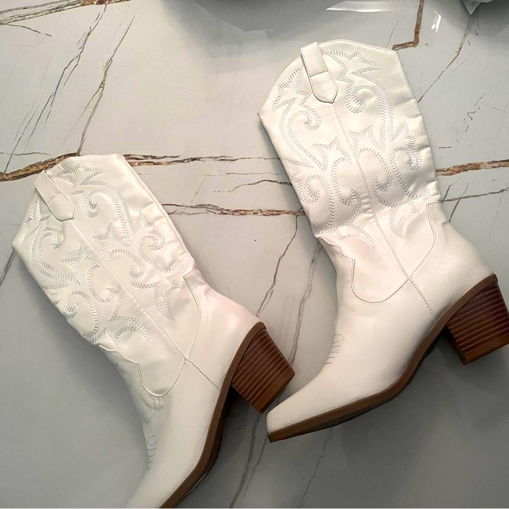 White cow girl boots from SHEIN brand new haven’t been worn